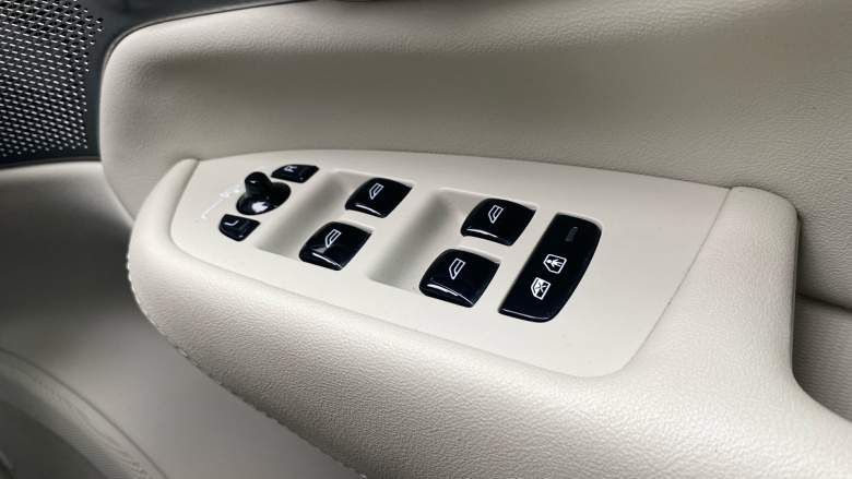 Volvo XC90 2.0 B5P Ultra Dark 5dr AWD Geartronic Petrol Estate